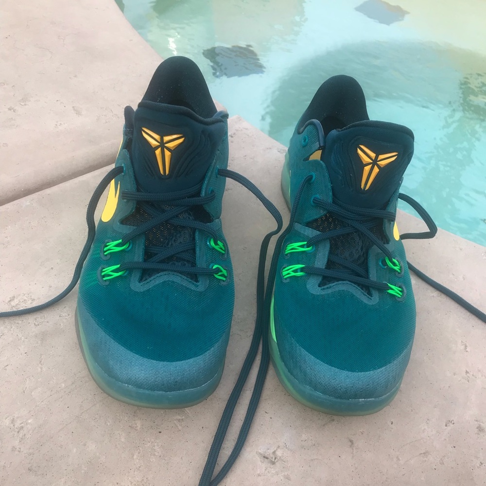 Nike Mens Kobe Bryant Zooms, Like New,SZ, 10.5 $43
